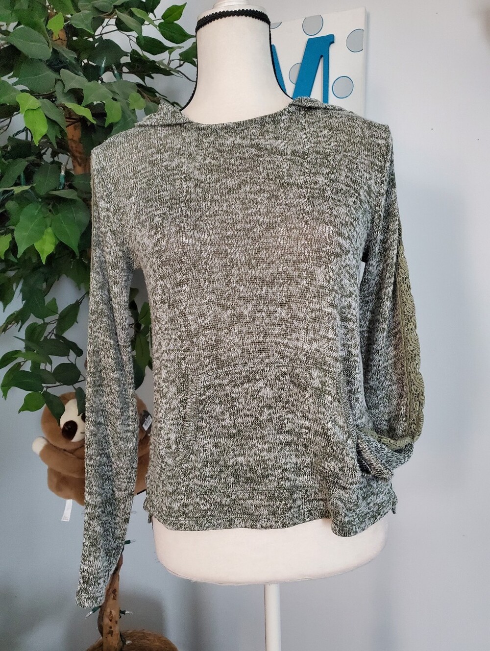 AEROPOSTALE Marled Knit Hoodie Fliral Lace Crochet Sleeves S